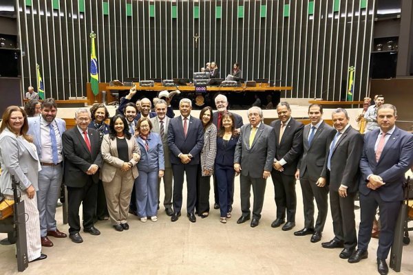 Jerônimo exalta força popular do 2 de Julho em sessão solene na Câmara Federal