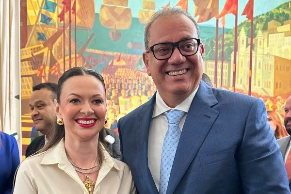 Muniz parabeniza nova presidente da ACB: 