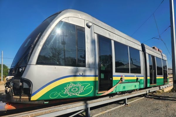 Última remessa de trens do VLT vai a SP e marca nova fase do projeto de mobilidade de Salvador