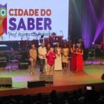 Caetano é ovacionado na reabertura da Cidade do Saber: 