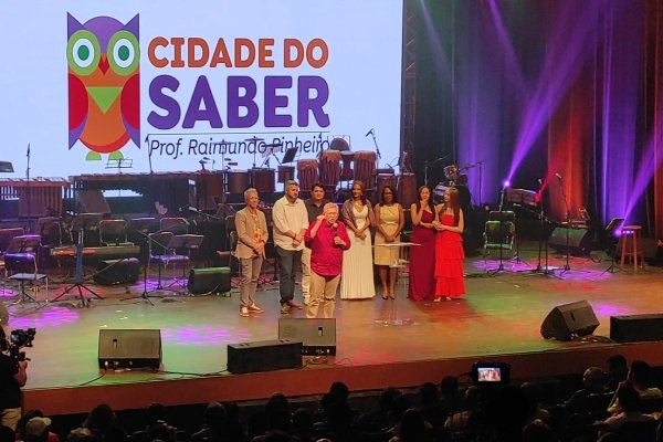 Caetano é ovacionado na reabertura da Cidade do Saber: 