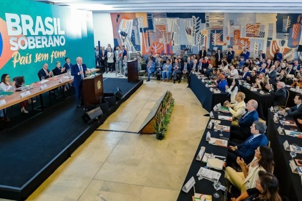 Com Lula, Jerônimo critica tarifa dos EUA e defende o Nordeste no Conselhão