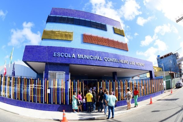 Prefeitura entrega escola com piscina semiolímpica e triplica vagas para alunos em Castelo Branco