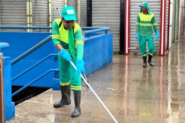 Centro Comercial de Camaçari passa por mutirão de limpeza e manutenção
