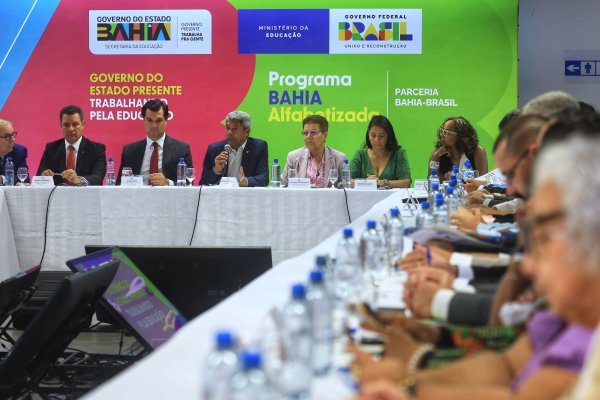 Bahia lança programa para garantir alfabetização na idade certa em todos os municípios