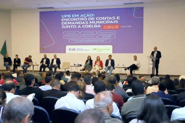 Prefeitos cobram melhorias da Coelba em encontro na UPB e garantem canal direto de atendimento