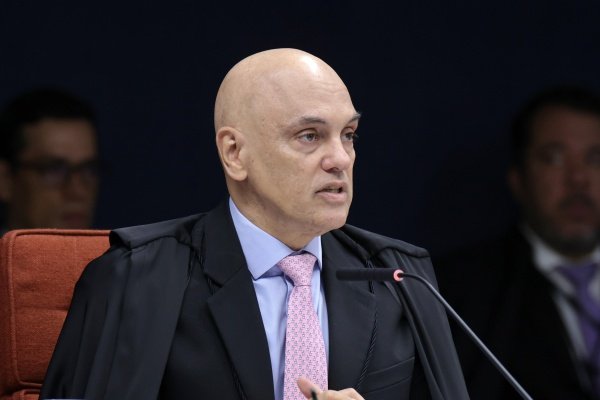 Moraes pede condenação de Bolsonaro e afirma que ex-presidente comandou 