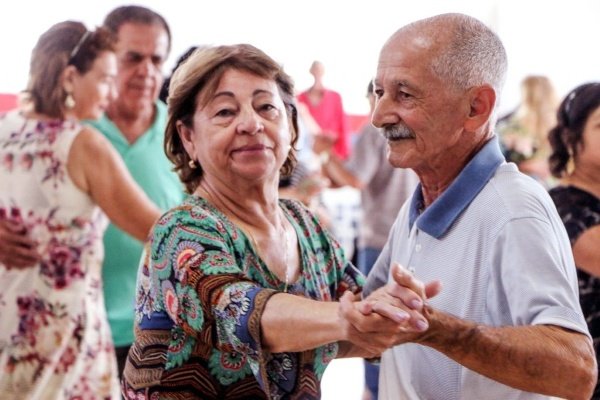 Lauro de Freitas celebra o Dia da Pessoa Idosa com baile e oficinas