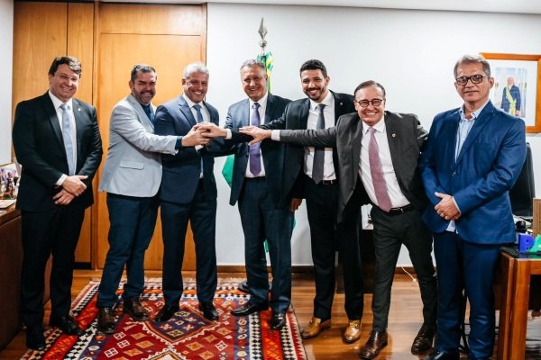 Lideranças de Guanambi se reúnem com Rui Costa para discutir obras e projetos