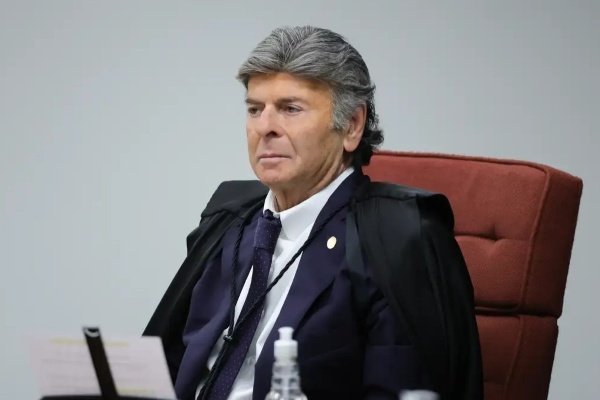 Fux absolve Bolsonaro de todos os crimes da trama golpista
