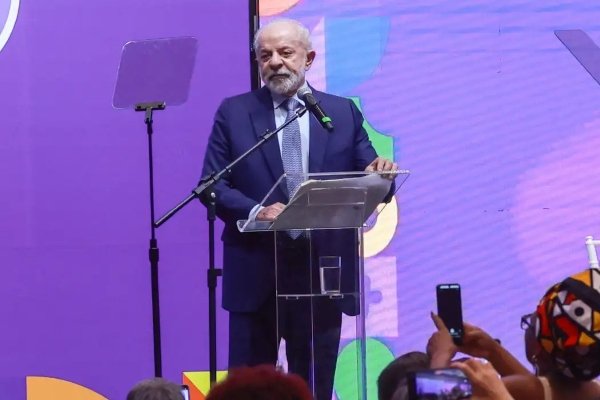 Lula sanciona lei que amplia licença e salário-maternidade