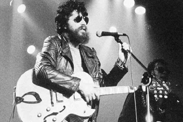 Festival da Primavera reúne gerações da música brasileira em tributo a Raul Seixas