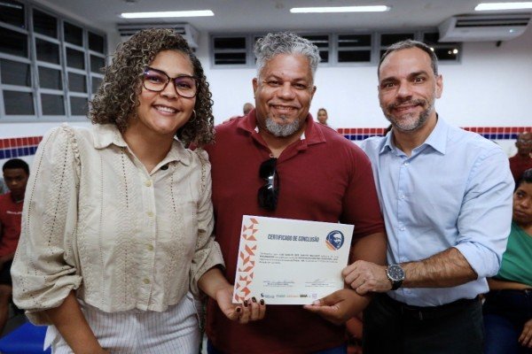 Programa Manuel Querino certifica 290 profissionais e impulsiona mercado de trabalho em Lauro de Freitas