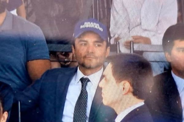 Ministro do União Brasil exibe boné com slogan de Lula em meio à crise na legenda