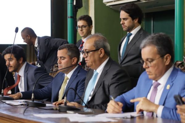 Câmara aprova subsídio ao transporte e rejeita todas as emendas da oposição