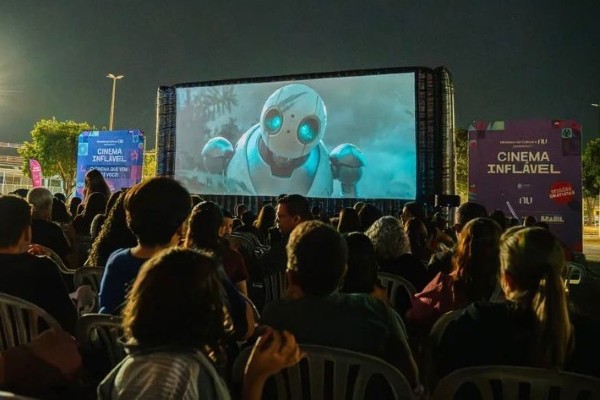 Lauro de Freitas recebe o projeto "Cinema Inflável" com sessões gratuitas ao ar livre 