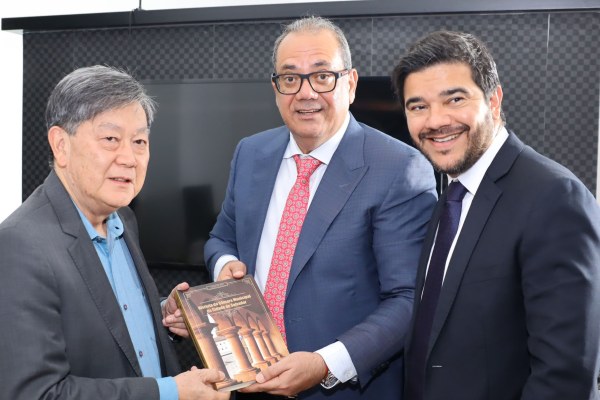 Consul Japão Carlos Muniz Câmara