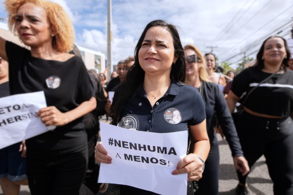 Débora Regis Violência Contra a Mulher