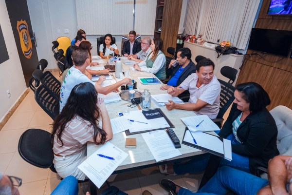 Débora reunião secretários 25