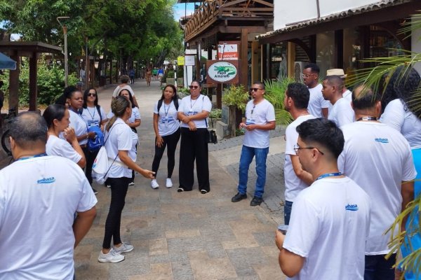 Embasa leva ações e atendimento itinerante a Praia do Forte