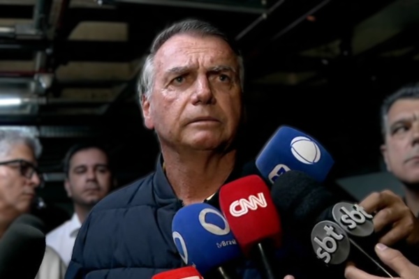 Jair Bolsonaro tornozeleira