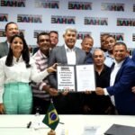 Governo da Bahia anuncia investimentos e entrega título de domínio para Itagi