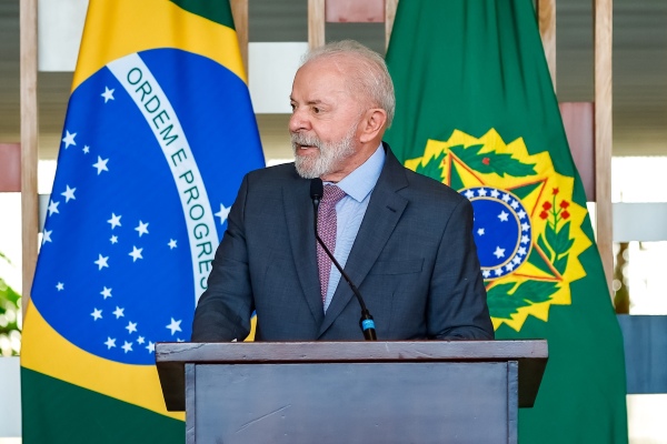 Lula sanciona lei que cria compromisso nacional pela alfabetização na idade certa