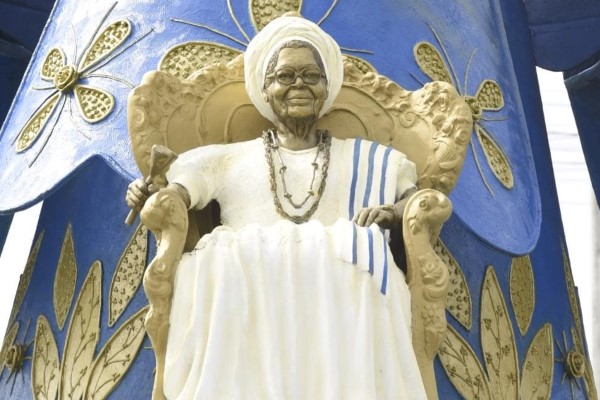 Mãe Stella de Óxossi|Mãe Stella no Pedestal