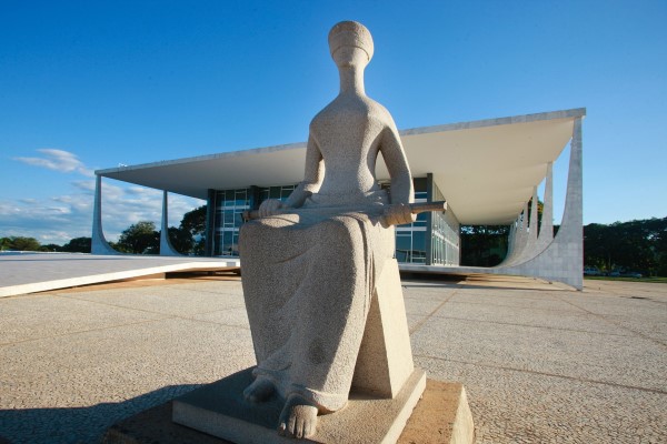 STF forma maioria para manter condenação de Bolsonaro e aliados