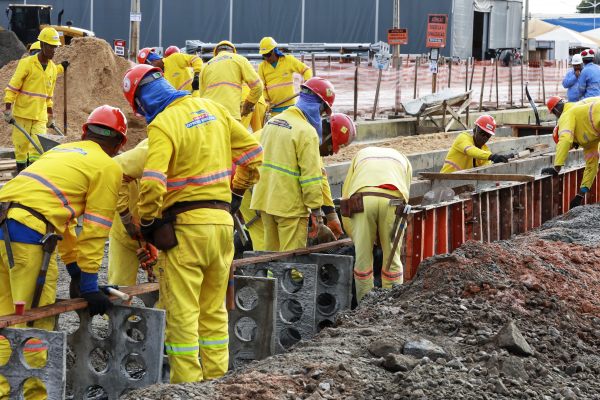 Bahia garante R$ 600 milhões para acelerar obras do VLT de Salvador