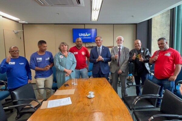 Suíca vai a Brasília e reforça luta nacional pela regulamentação da profissão de garis e margaridas