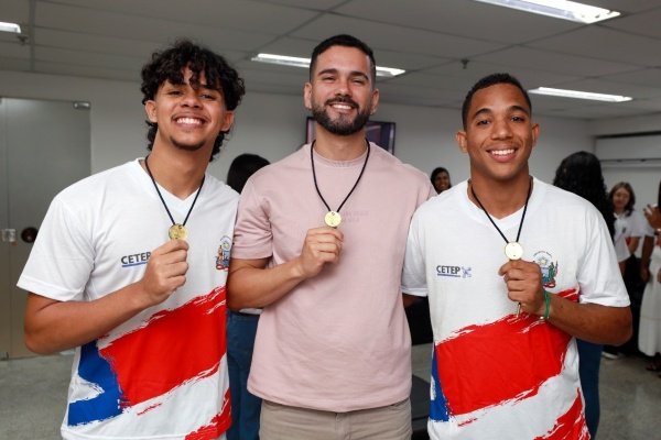 Alunos da rede estadual da Bahia conquistam primeiro lugar em feira de ciência internacional na Colômbia