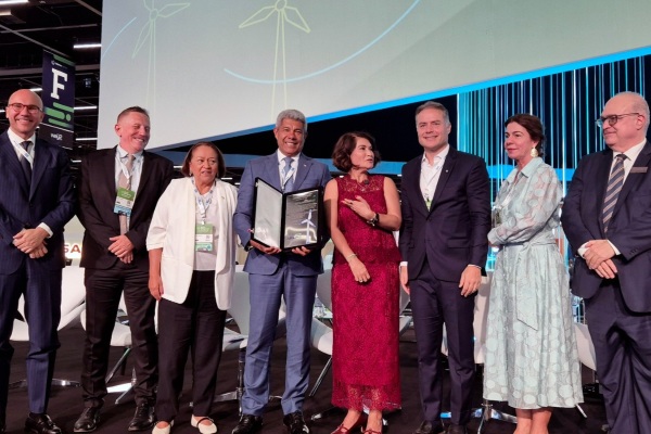 Bahia lidera produção de energia eólica no país e governador é homenageado em São Paulo