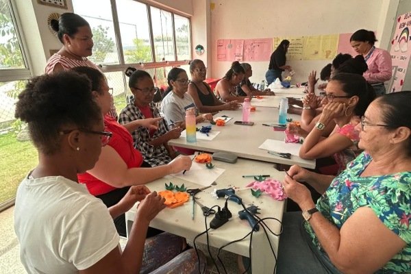 Prefeitura de Lauro de Freitas realiza oficina de artesanato no CRAS Itinga I