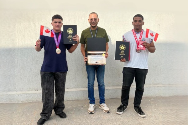 Estudantes de Catu vencem competição científica no Canadá com projeto de IA