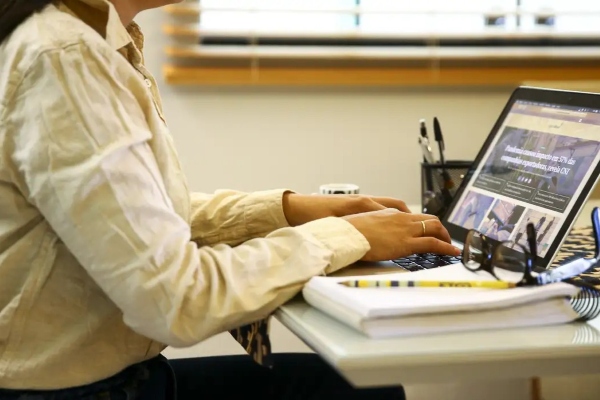 Desigualdade salarial entre homens e mulheres atinge maior nível em dois anos no Brasil