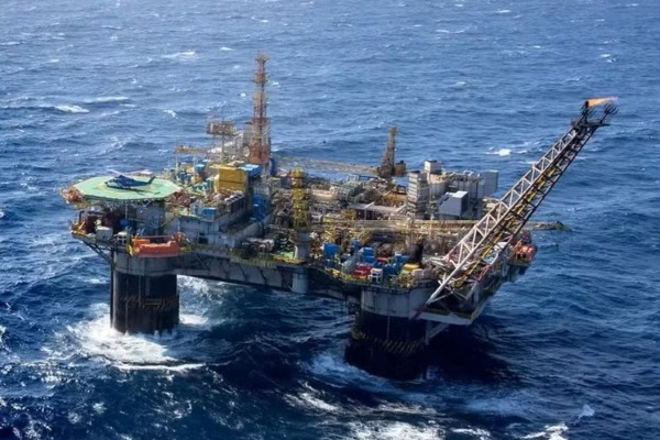 Petrobras faz nova descoberta de petróleo na Bacia de Campos
