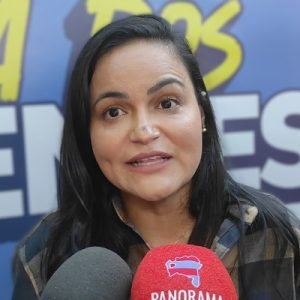 Débora Contas de Lauro