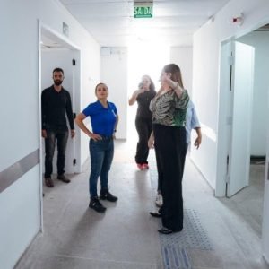 Débora Regis vistoria novo PA Nelson Barros e obras de infraestrutura em Lauro de Freitas