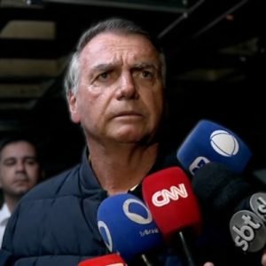 Jair Bolsonaro tornozeleira
