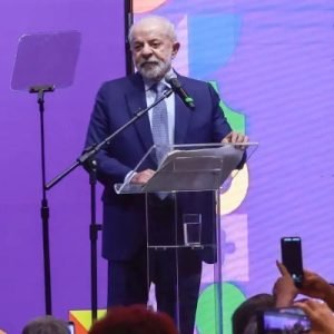 Lula sanciona lei que amplia licença e salário-maternidade