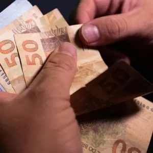 Devedores têm último fim de semana para aderir ao Desenrola Brasil